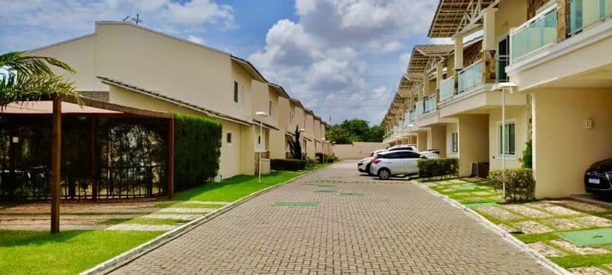 VERAS VENDE CASA EM CONDOMÍNIO NO LAKE VIEW