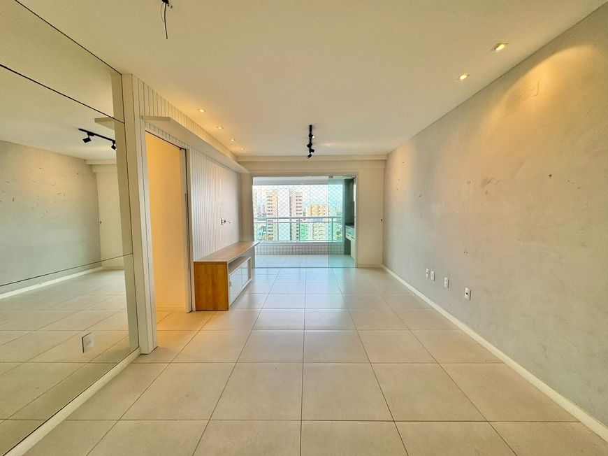 Apartamento a Venda no Guararapes de 90m² com 2 Suítes e 2 Vagas | Andar Alto | Porteira Fechada
