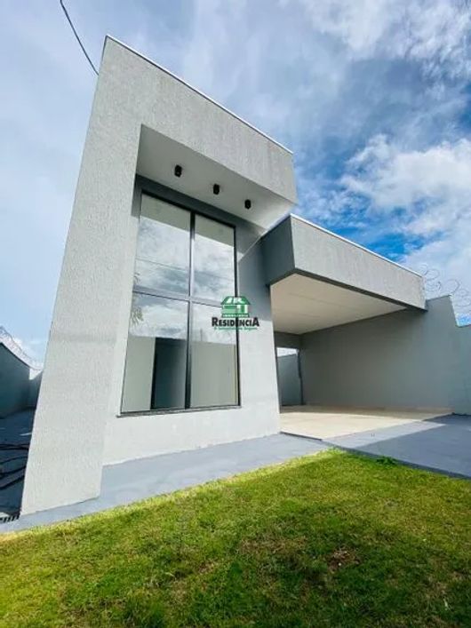 Casa nova com excelente acabamento.