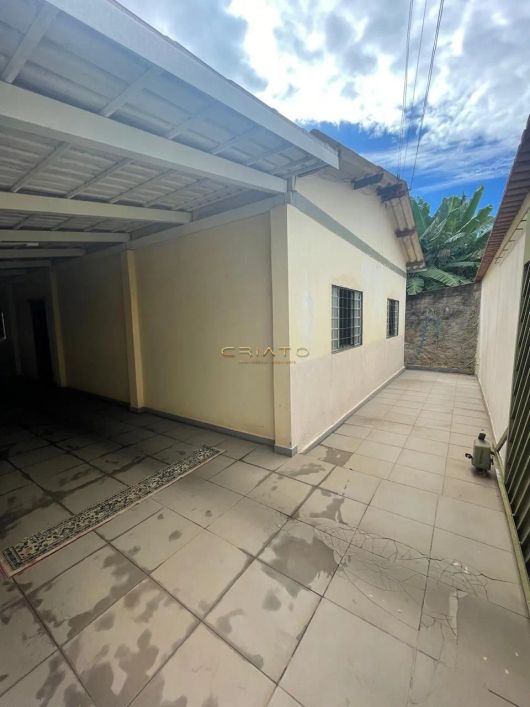 Casa 3 dormitórios à venda Lourdes Anápolis/GO