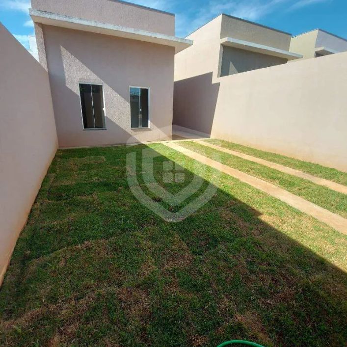 Casa nova | 2 Quartos, sendo 1 suíte | Próximo AV Lúcio Luciano