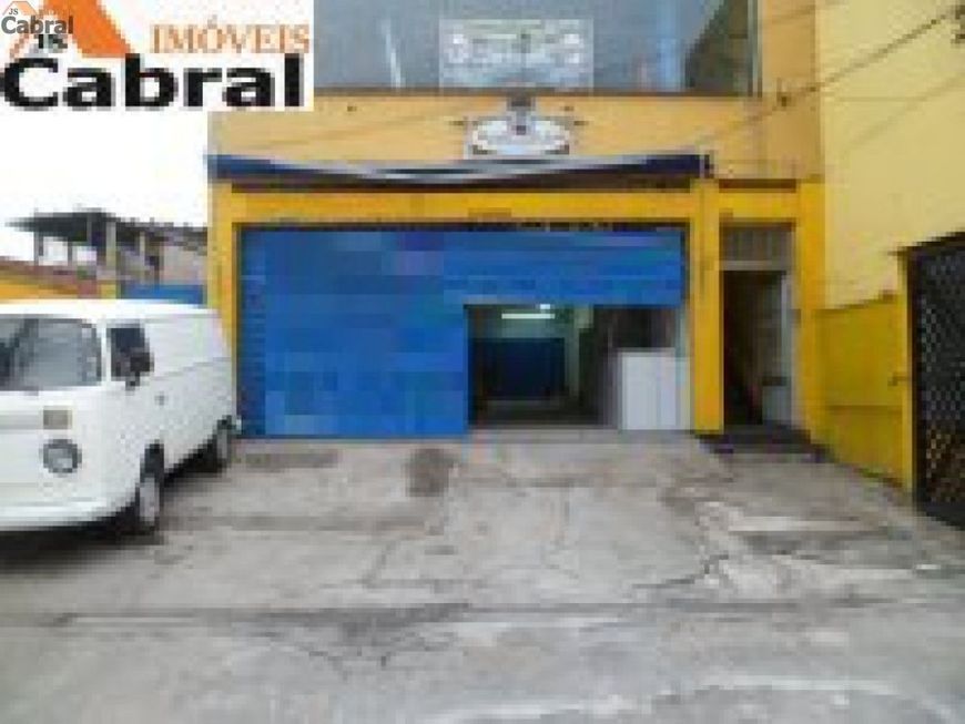 290 m2 construção. Pé direito 6 metros. Vaga para 2 carros.
