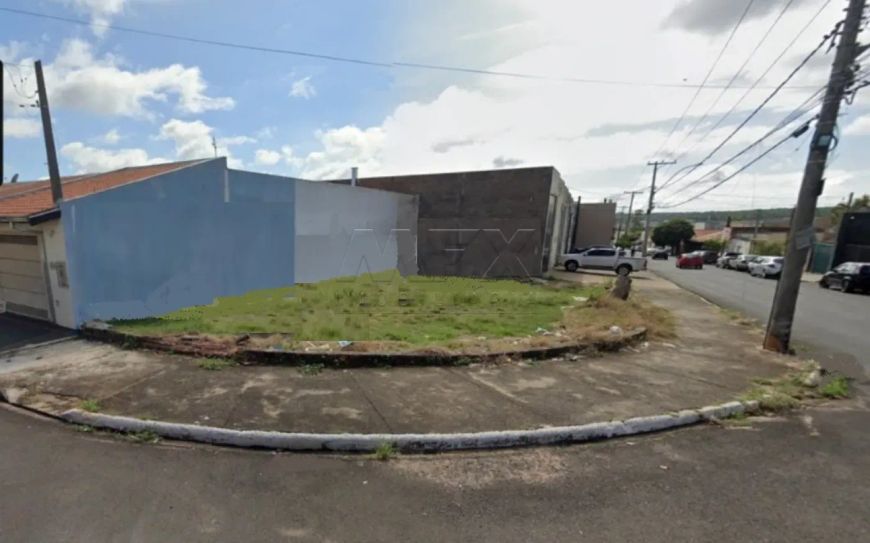 Terreno em rua comercial no Jardim Redentor em Bauru, plano de esquina com 270m²