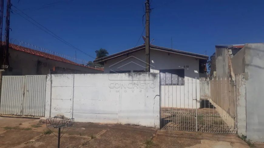 Casa da Frente com boa localização!