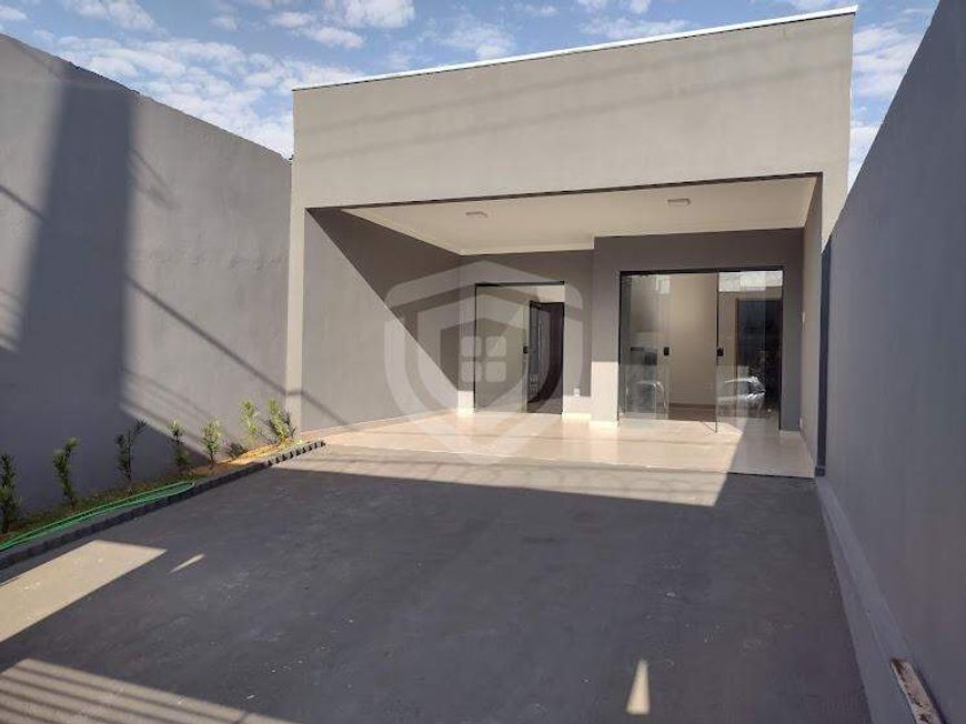 RESIDENCIA NOVA | 3 Dormitórios | 1 SUÍTE | 4 Vagas de garagem | AMPLO QUINTAL