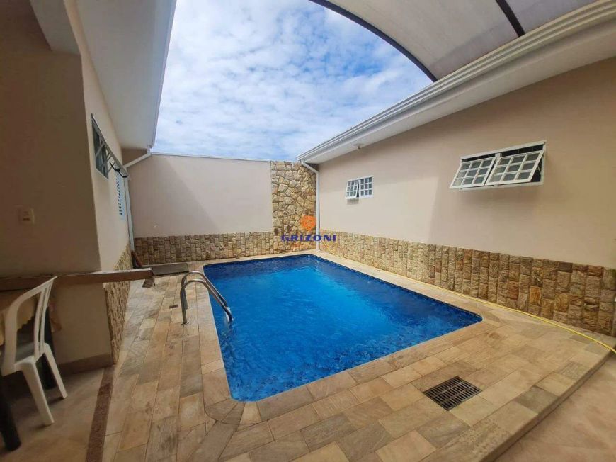 Excelente casa para venda no Alto Paraiso com 3 quartos sendo 1 suíte, piscina, 2 vagas de garagem