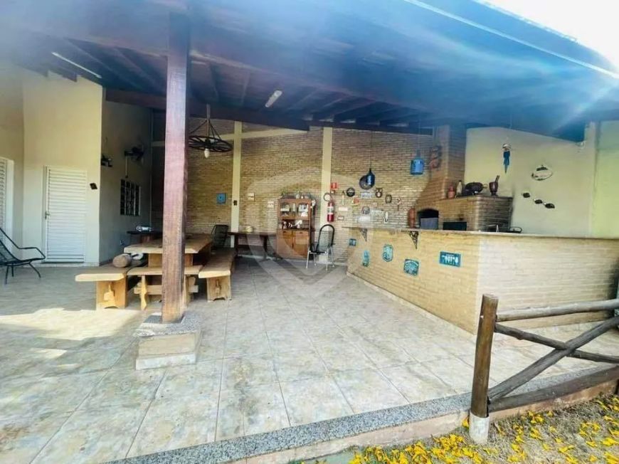 Excelente residência no Alto Paraiso, 4 quartos sendo 2 suítes, salas 2 ambientes, 2 vagas de garage