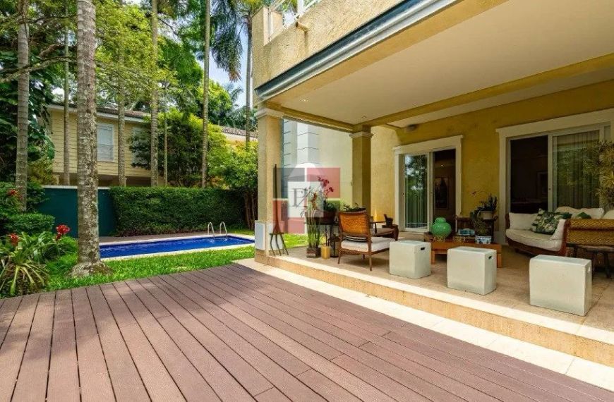 Casa Exclusiva em Condomínio em Santo Amaro: Conforto, Privacidade e Lazer Completo!