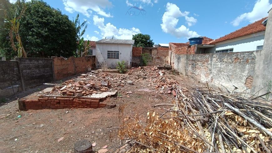 Terreno para venda com 210m na Vila São João da Boa Vista por - R$ 150 mil