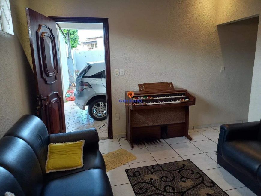Casa para venda no Parque São Geraldo, 3 quartos, sendo 1 suíte, sala 2 ambientes, 4 vagas de garage