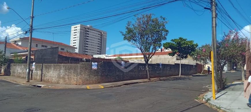 Terreno para venda no Jardim Brasil de esquina com 726m²