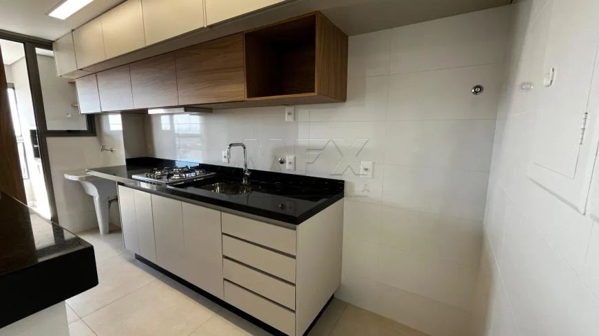 Apartamento com tres quartos sendo um suite, duas vagas de garagem e um deposito