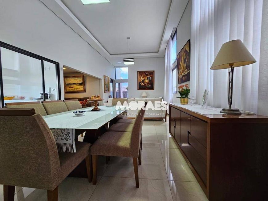 Casa em Condomínio Fechado com 3 suítes à venda, 330 m² por R$ 1.780.000 - Residencial Villa Lobos -