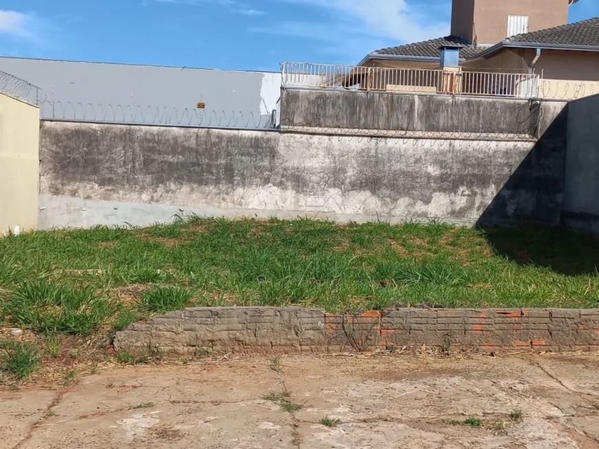 Terreno 244m² em rua corredor comercial no Jardim Aeroporto em Bauru SP