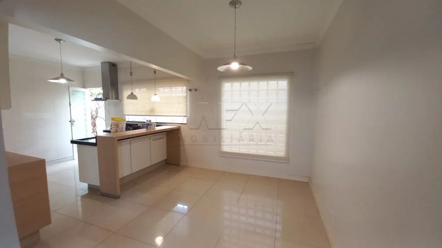 Casa sobrado com 4 quartos sendo 1 suíte, no Jardim Dona Sarah em Bauru SP