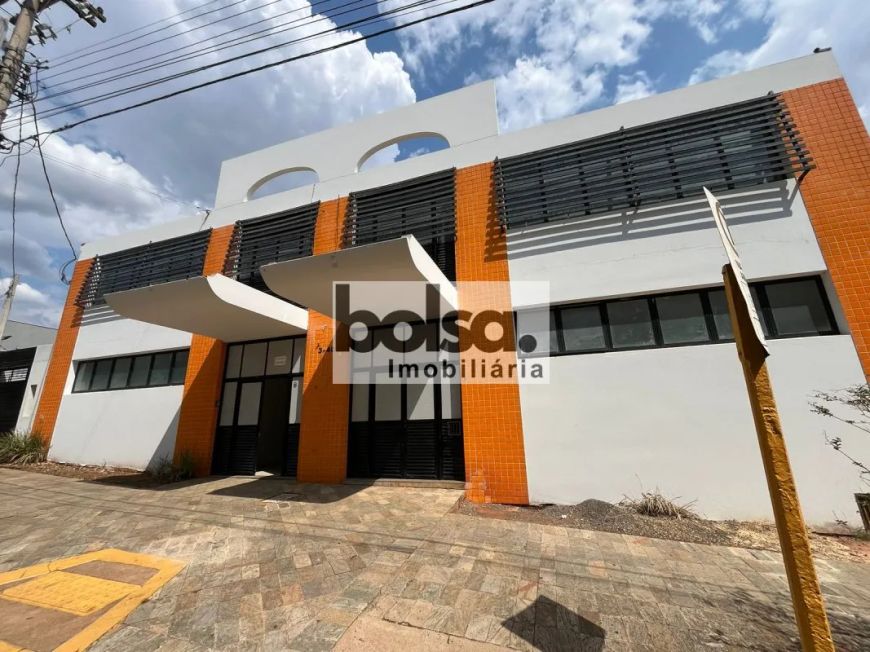 PRÉDIO COMERCIAL IDEAL PARA ESCOLA ! !