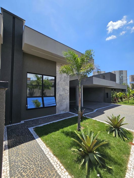 Casa térrea para venda tem 228 metros quadrados Quinta Ranieri Green Bauru - SP