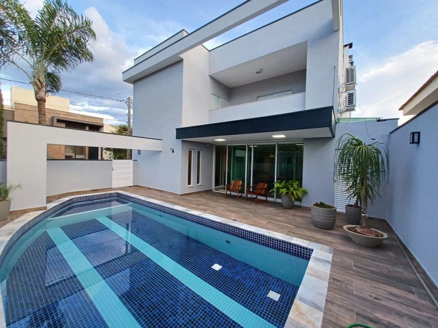 Sobrado para venda tem 360 metros quadrados com 3 quartos em Residencial Villaggio III - Bauru - SP