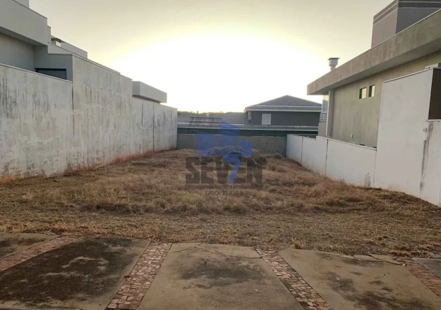 Terreno para venda com 378 m² em Residencial Villaggio II, Bauru - SP