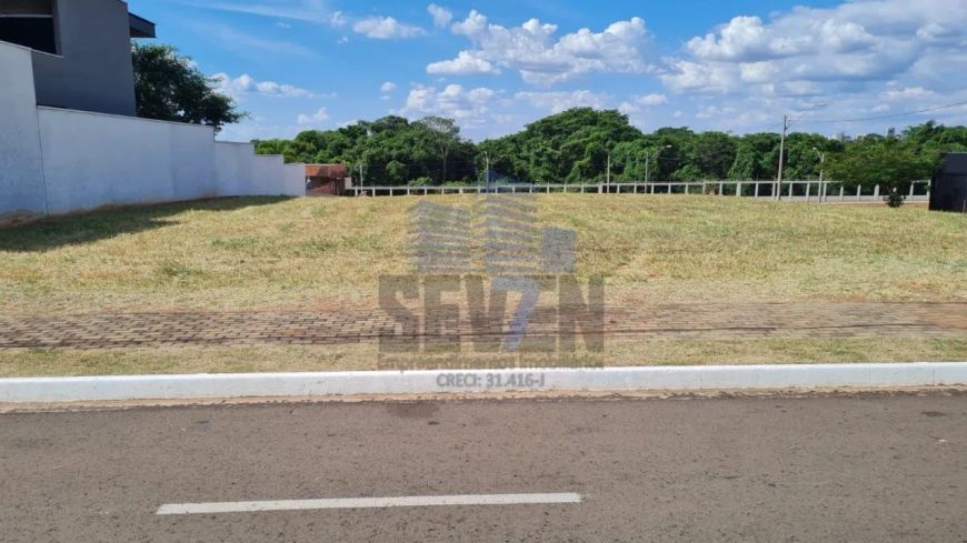 Lindo Terreno para venda com 709 m² em Residencial Villa Dumont, Bauru - SP