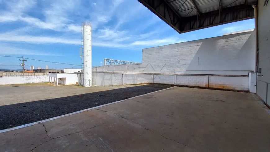 Barracão Comercial com plataforma em Bauru SP no Jardim Mary frente para a Rodovia Marechal Rondon