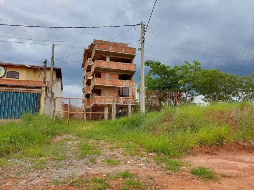 Predio Cial/Resid 4andares com 7aptos/salas 2wcs 95m2 cada, sendo 880m2 ac (em construcao) R$1800mi