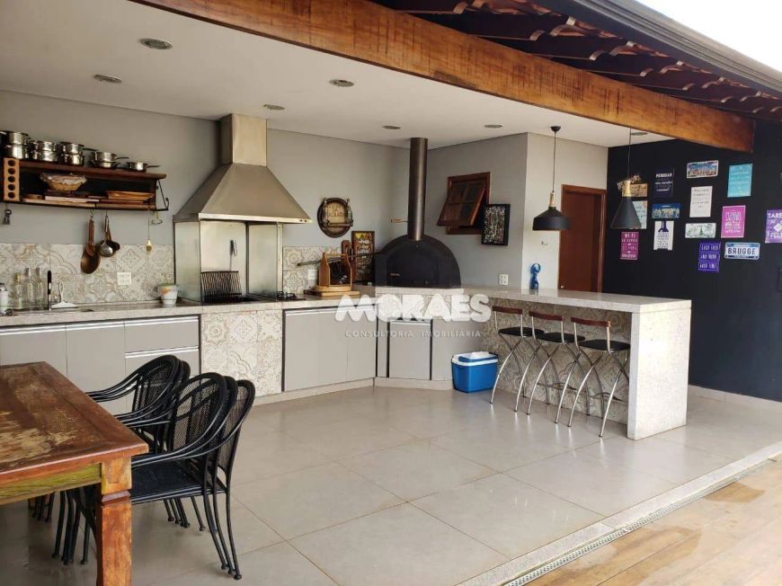 Casa com 3 dormitórios à venda, 230 m² por R$ 1.600.000,00 - Jardim Estoril IV - Bauru/SP