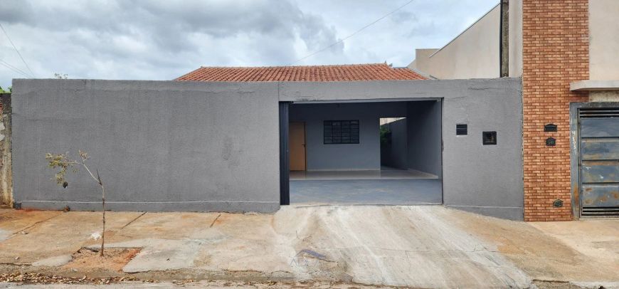 Casa para a venda com 2 dormitórios no Parque Jaragua por - R$ 270 Mil.