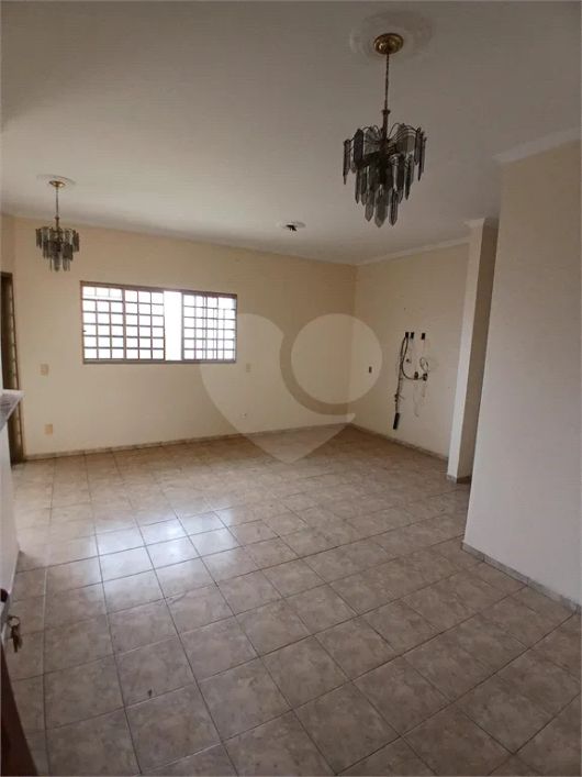Sobrado com 3 quartos à venda em Vila Quaggio - SP