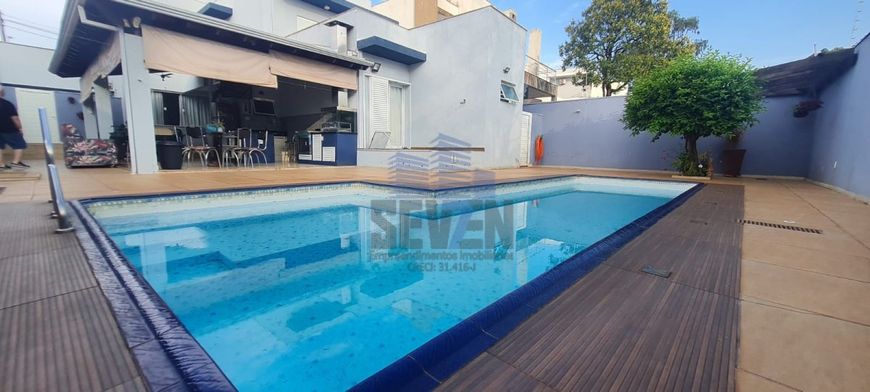 Condomínio Chácara Odete - 280m2 Const - 4 dormitórios, 2 suites, e uma térrea