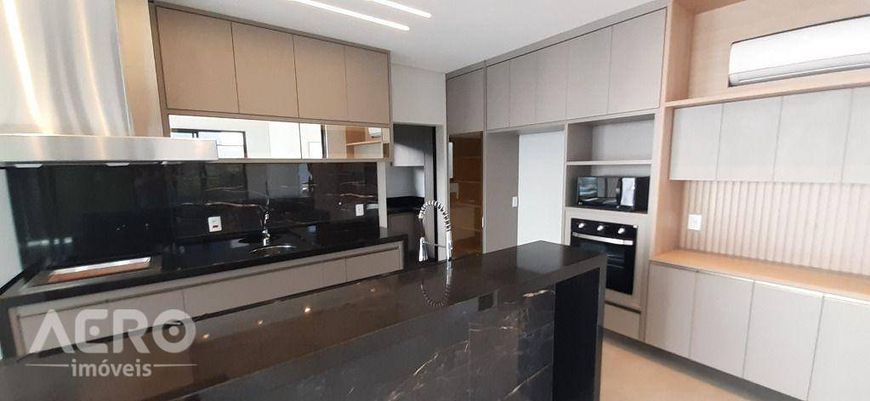 Belissima casa em condominio fechado, recem construida.