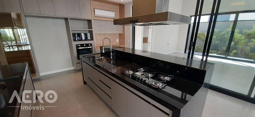 Belissima casa em condominio fechado, recem construida.
