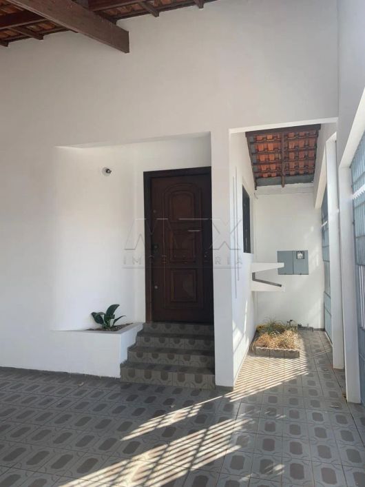 Bairro Jardim América ( núcleo) - casa térrea 2 quartos com 2 vagas na garagem
