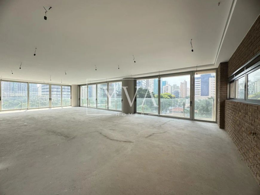 Itaim Bibi - Novo, luxuoso em andar alto com vista e 335m2