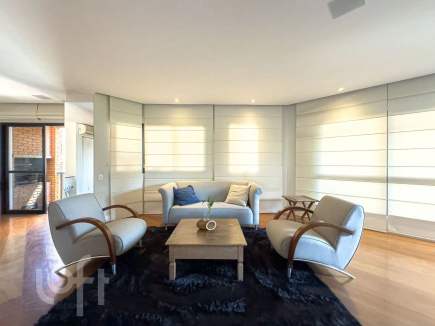 Apartamento à venda em Alto de Pinheiros com 202 m², 4 quartos, 4 vagas