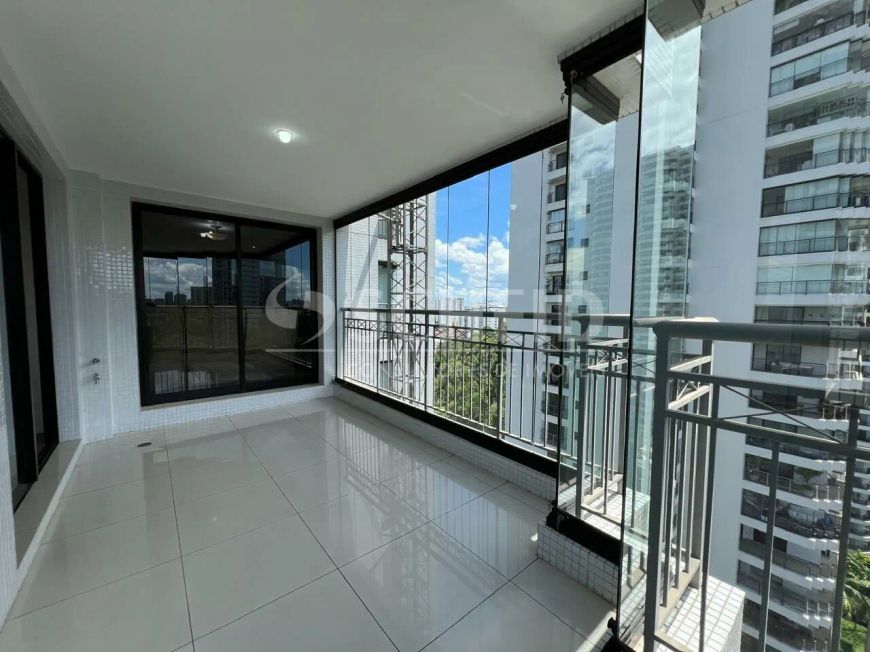 Apartamento á Venda no Jardim Marajora com 370m², 4 quartos sendo 4 suítes, 5 vagas.