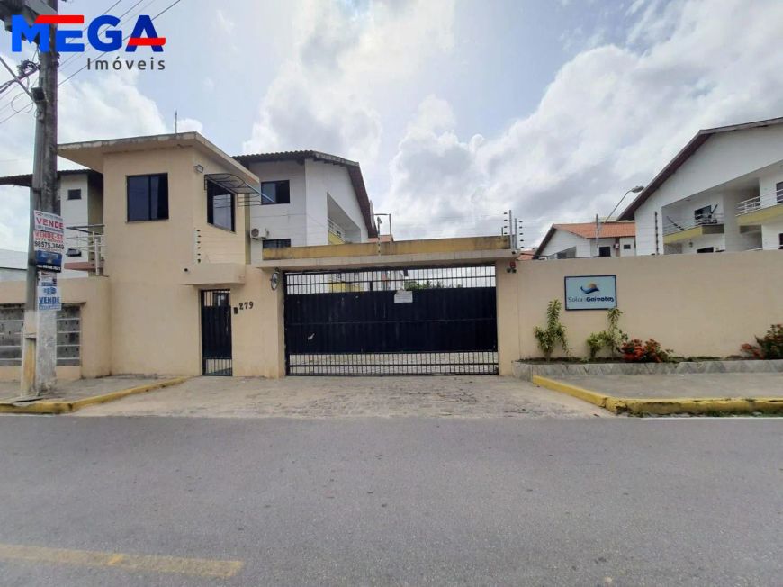 Apartamento 2 Quartos com cozinha e quartos projetados (madeira maciça)