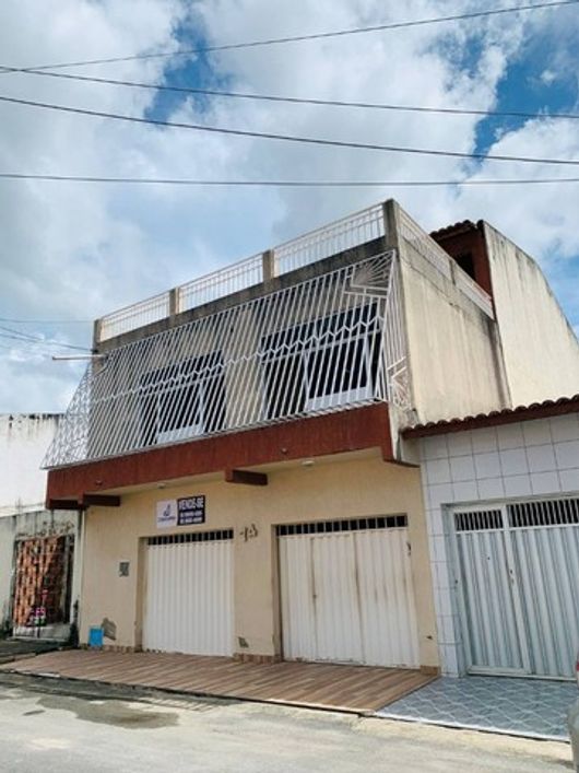Casa tríplex no Metrópole - Na melhor localização do bairro.
