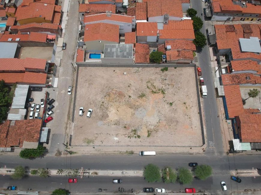 VENDO TERRENO: 3 FRENTES - 2.520 m² - MATRÍCULA - NA AVENIDA - JUREMA CAUCAIA MISTER HULL