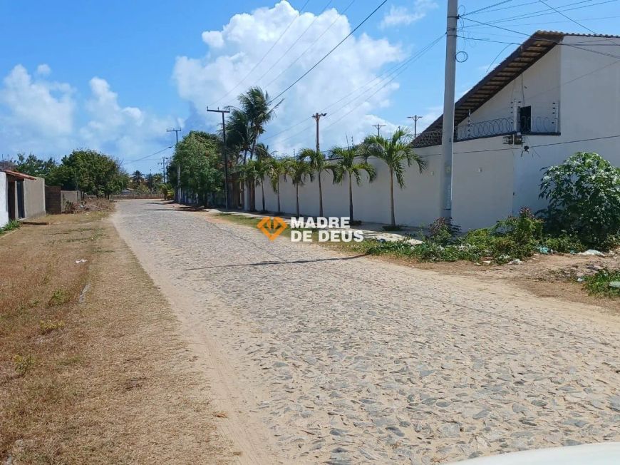 Terreno na Tabuba próximo da praia.