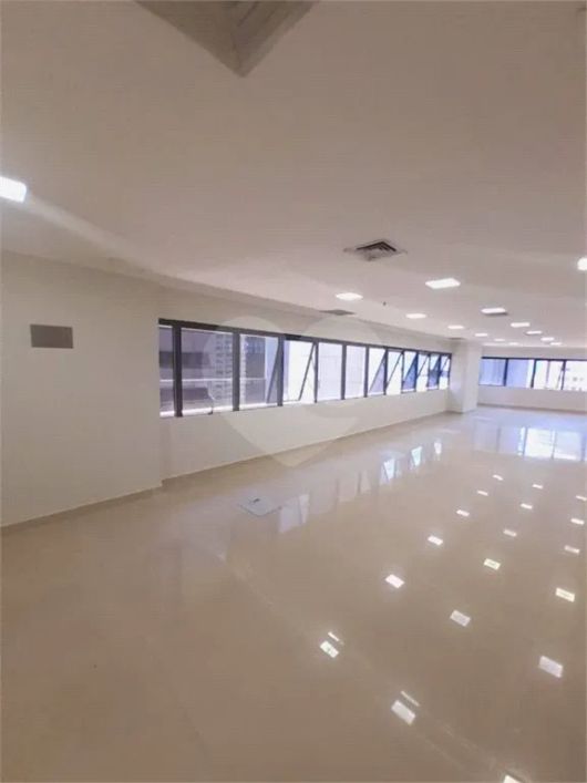 Prédio inteiro à venda ou para locação em Cidade Monções - SP