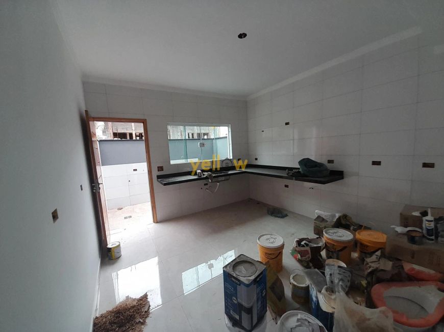 "Casa à Venda em Vila Itaqua Mirim - 3 Dormitórios e Suíte"