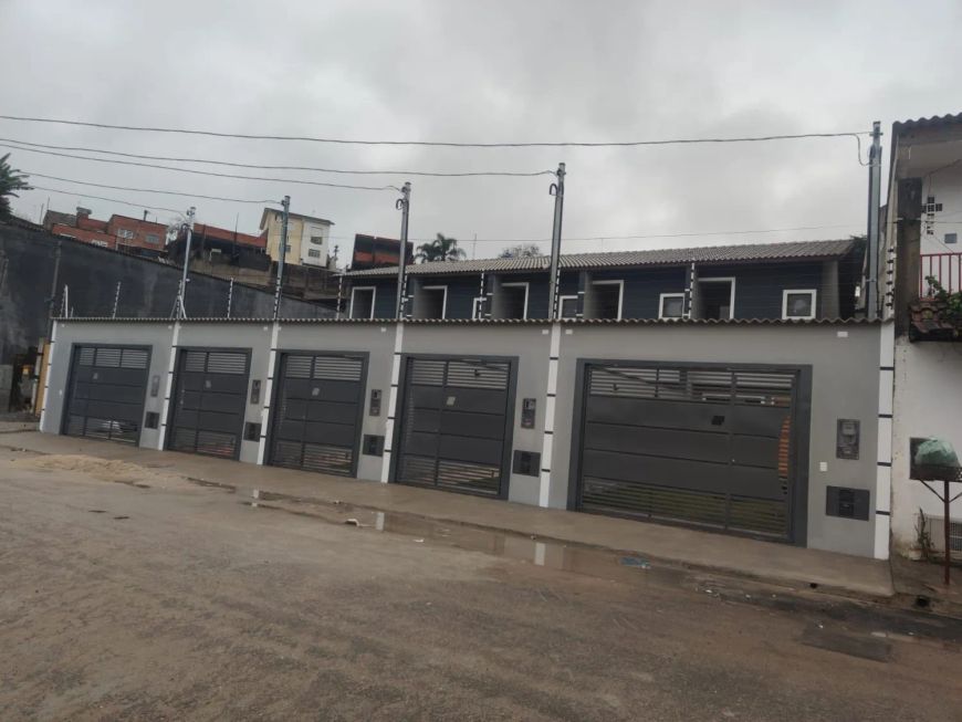 Casa para venda com 100m² e 2 vagas em Itaquaquecetuba