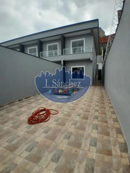 Sobrado para Venda em Itaquaquecetuba, Jardim Pinheirinho, 2 dormitórios, 1 banheiro, 2 vagas