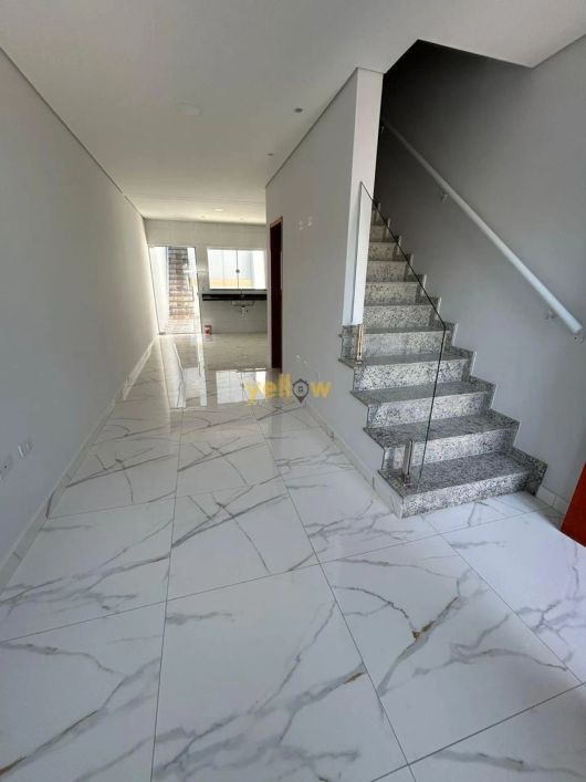 Casa 2 Dormitórios à Venda em Jardim Pinheirinho - R$370 mil