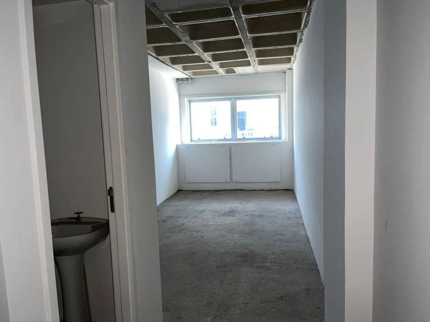 Sala Comercial n° 208 Desocupada no Centro do Rio de Janeiro/RJ