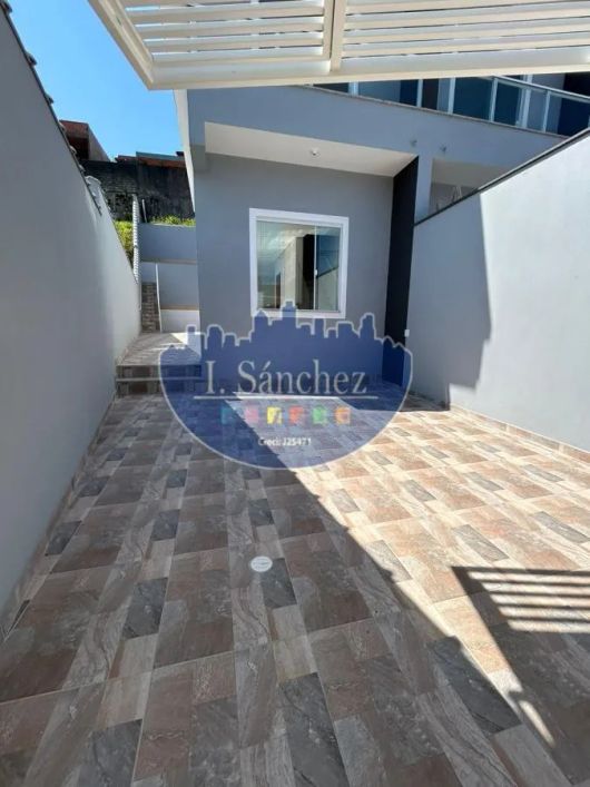 Sobrado para Venda em Itaquaquecetuba, Jardim Pinheirinho, 2 dormitórios, 1 banheiro, 2 vagas