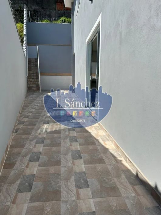 Sobrado para Venda em Itaquaquecetuba, Jardim Pinheirinho, 2 dormitórios, 1 banheiro, 2 vagas