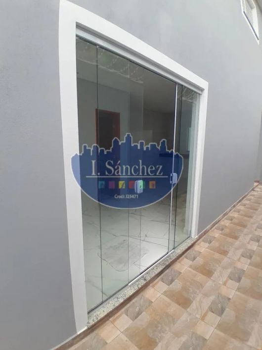 Sobrado para Venda em Itaquaquecetuba, Jardim Pinheirinho, 2 dormitórios, 1 banheiro, 2 vagas