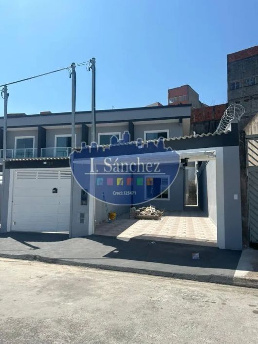 Sobrado para Venda em Itaquaquecetuba, Jardim Pinheirinho, 2 dormitórios, 1 banheiro, 2 vagas